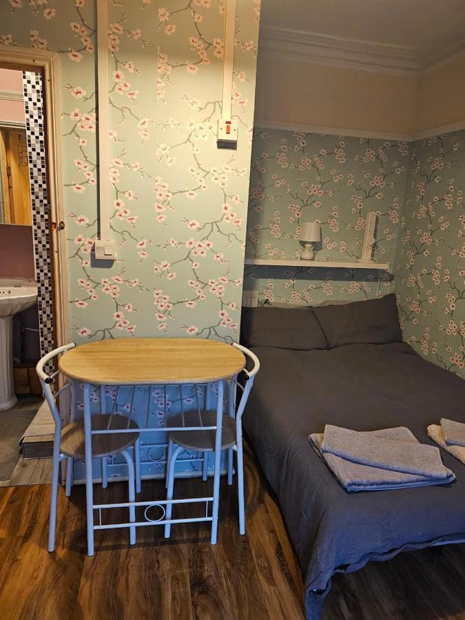 Ensuite Double Room Elizabeth Line Abbeywood Abbey Wood ภายนอก รูปภาพ
